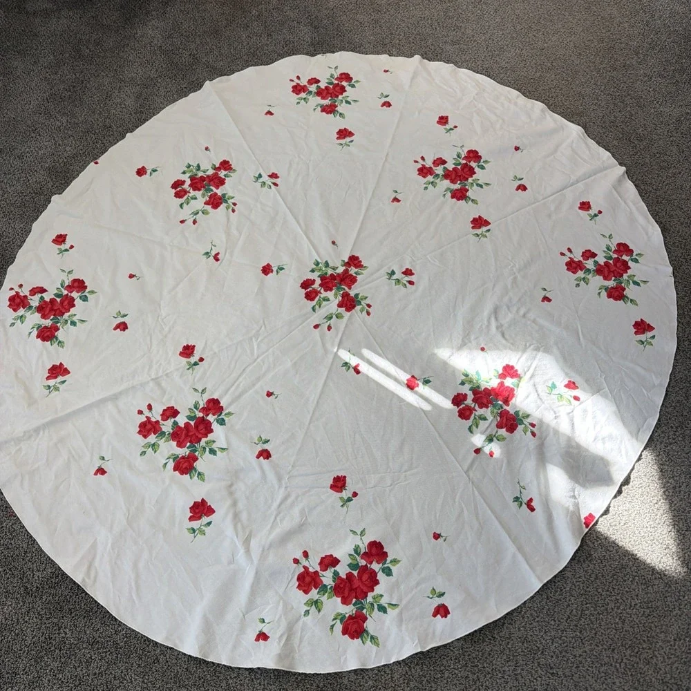 Vtg MCM Round White Tablecloth With Red Roses 64
